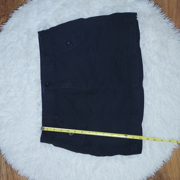 Miley Cyrus & Max Azria mini skirt - Picture 4 of 7